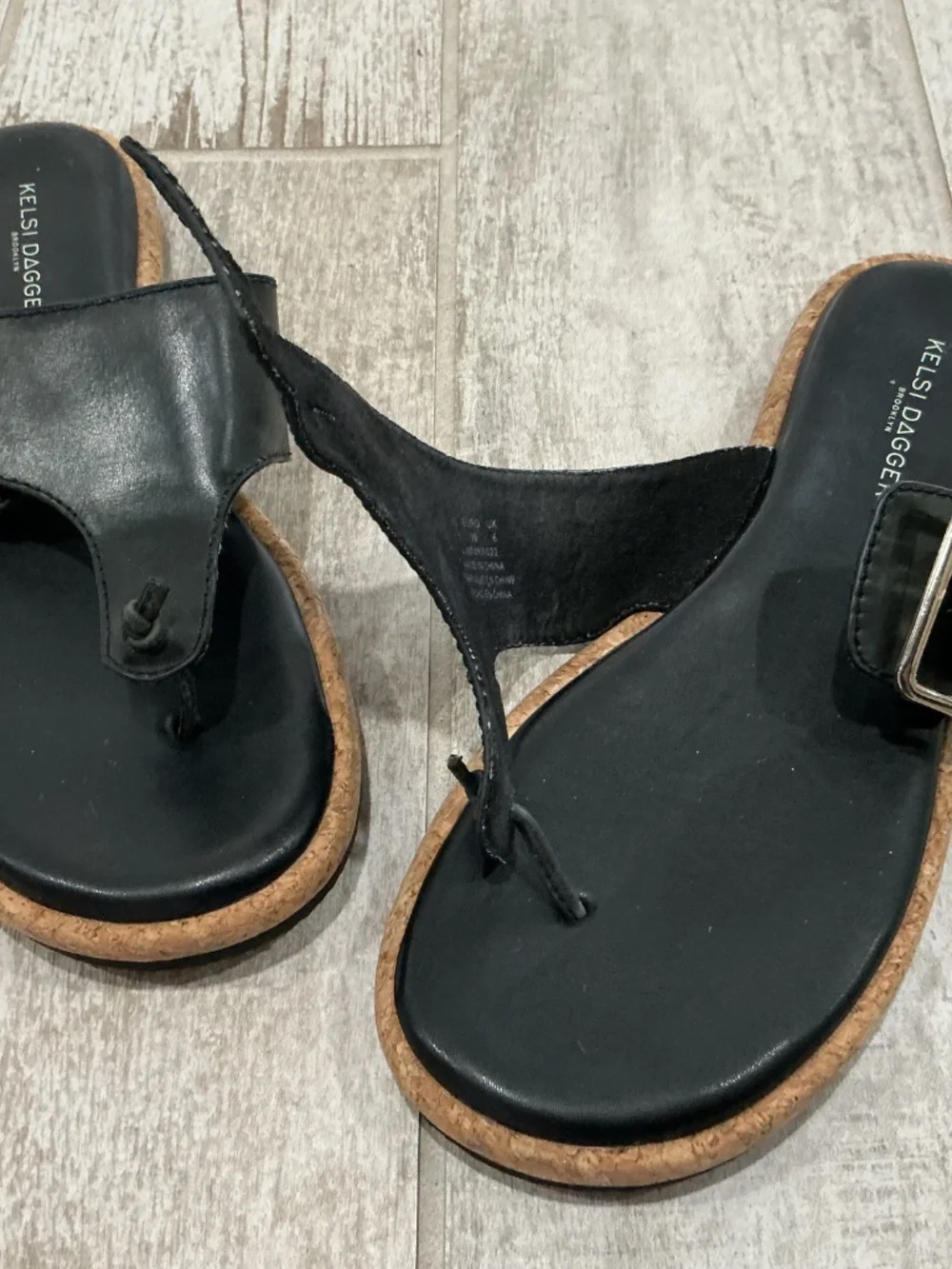 Kelsi Dagger leather thong sandals black  size 8.5